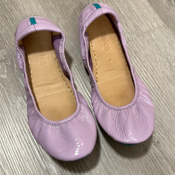 Tieks Shoes - TIEKS LAVENDER PATENT LEATHER SCRUNCH BALLET FLATS, SIZE 6